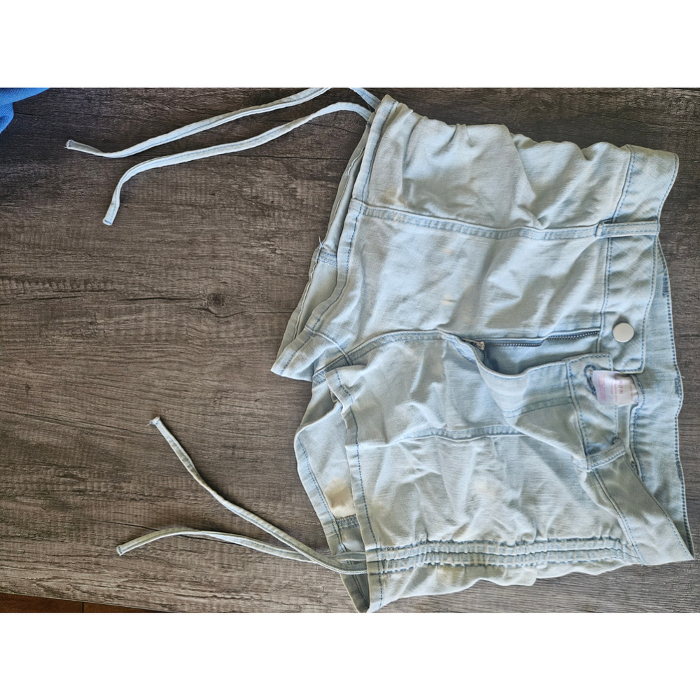 Jean shorts m size 7-9 noi boi